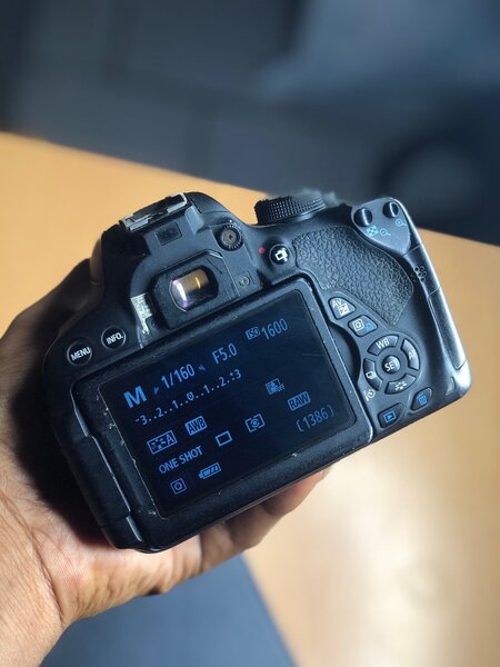 Canon DSLR - EOS 700D