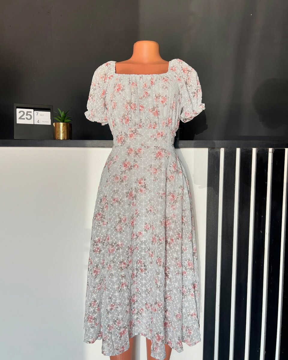  women's beautiful dress 