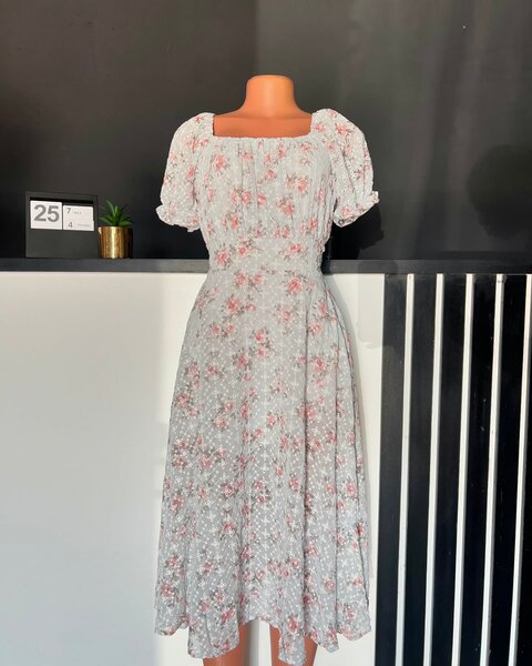  women's beautiful dress 