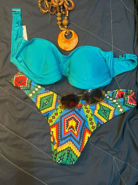 Bikinis colorés pour l'été