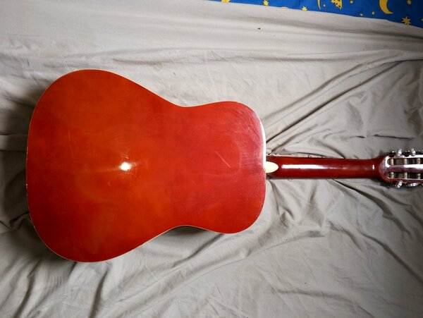 Guitare classique acoustique élégante