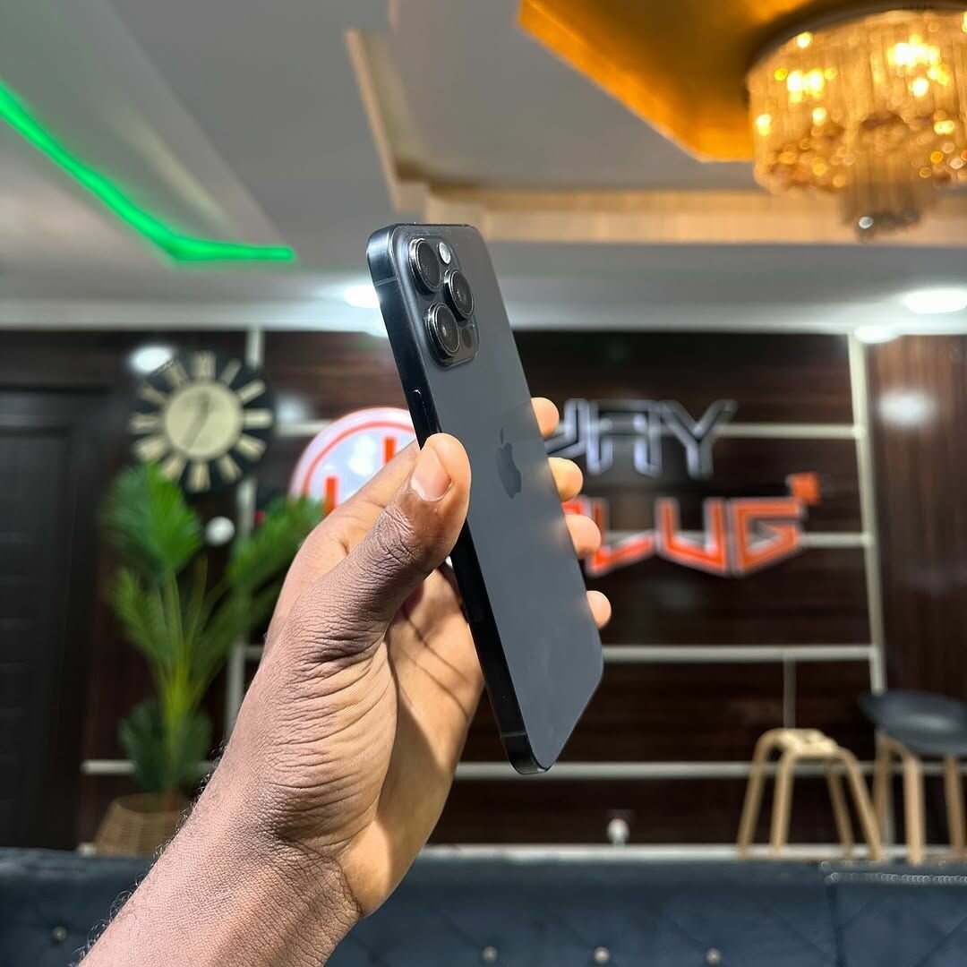 IPHONE 15PRO MAX LOCKED