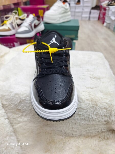 Кроссовки джорданы