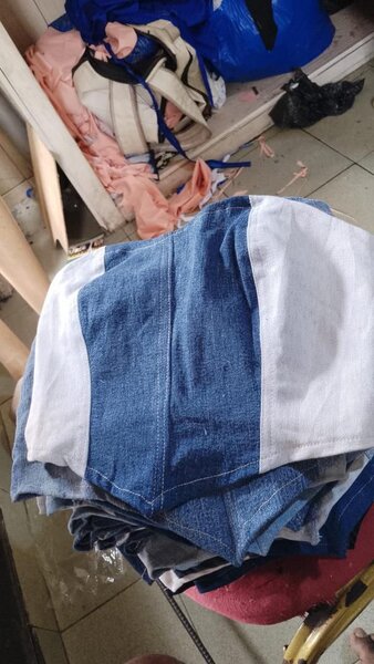 Short en jean bicolore moderne