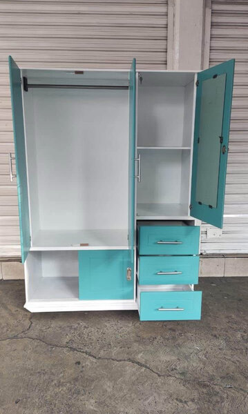 Armoire de rangement spacieuse