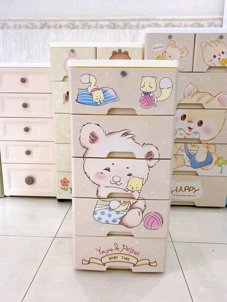 Commode bébé avec dessins