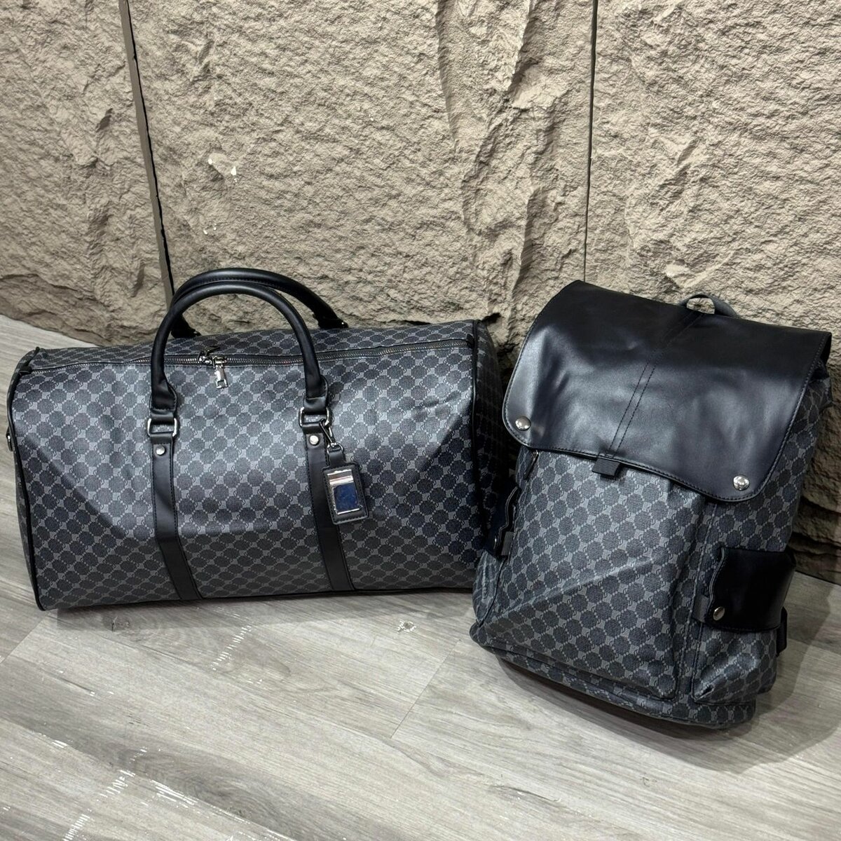 Solid travel bag set