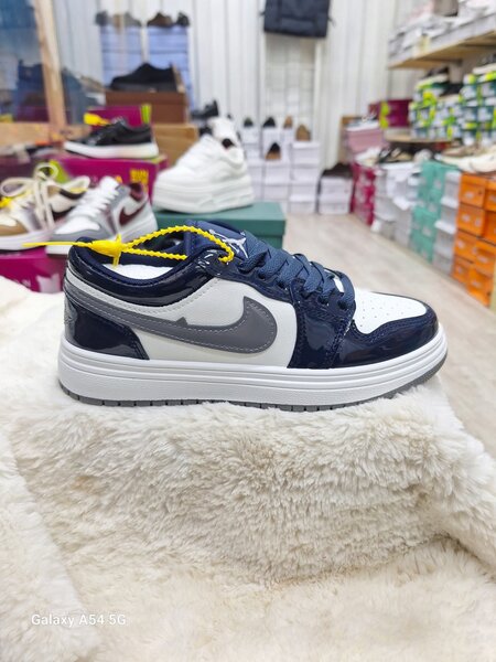 Кроссовки Джорданы