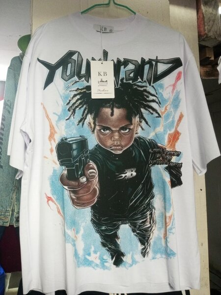 T-shirt imprimé street art