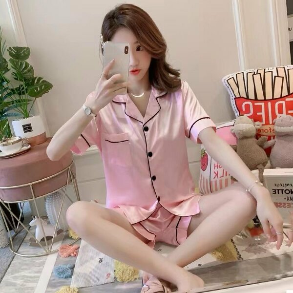 Pyjama en soie élégante