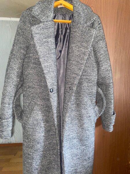 Серое пальто