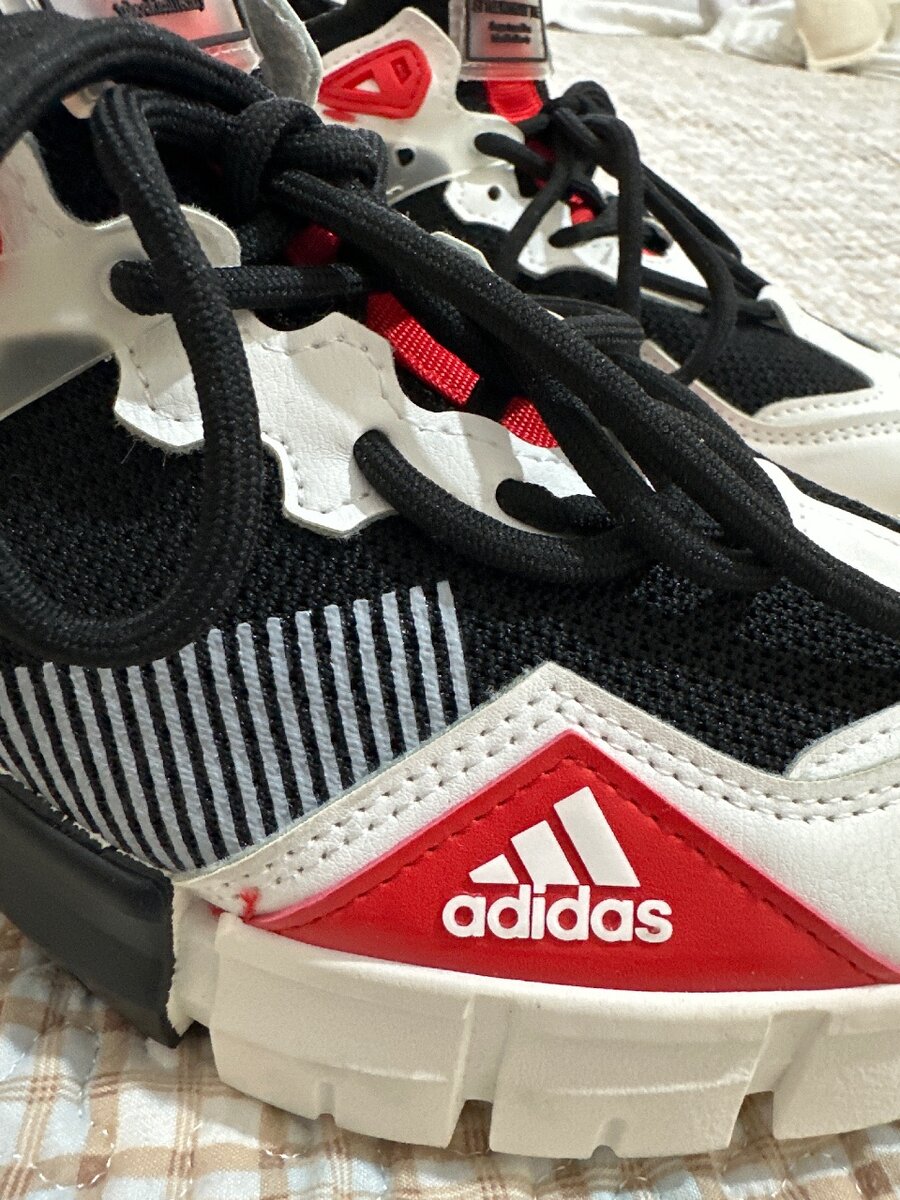 Кроссовки Adidas