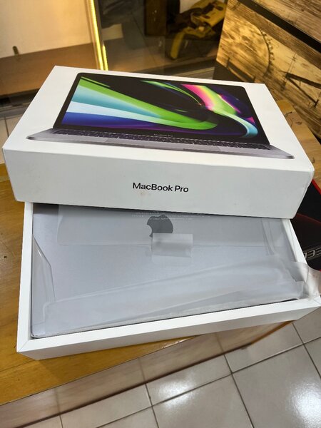 MacBook Pro 13" - Puissant et Élegant
