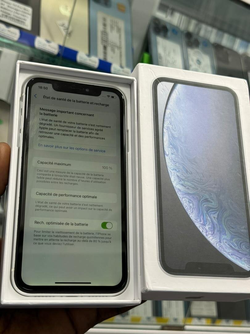 iPhone XR 64giga tout passe propre