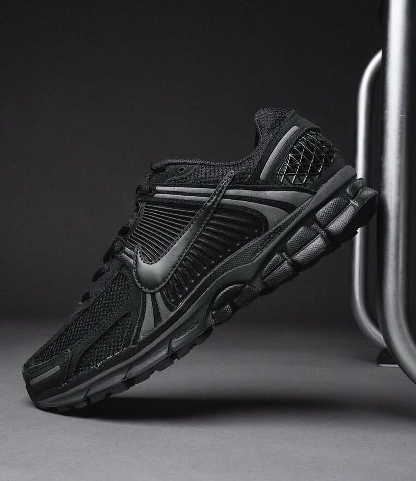 NIKE AIR ZOOM VOMERO 5 BLACK