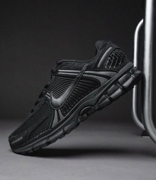 NIKE AIR ZOOM VOMERO 5 BLACK