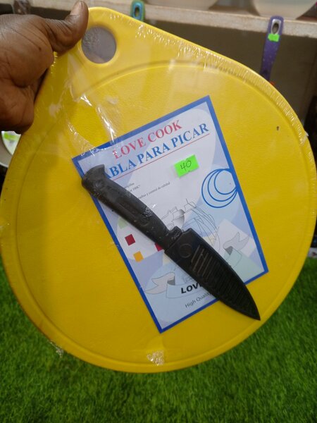 Chopping board with knife