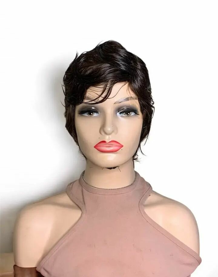Perruque synthétique courte chic