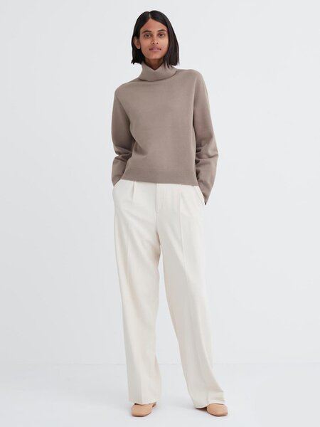 Uniqlo новая водолазка. Размер подойдет на S-M(44-46)