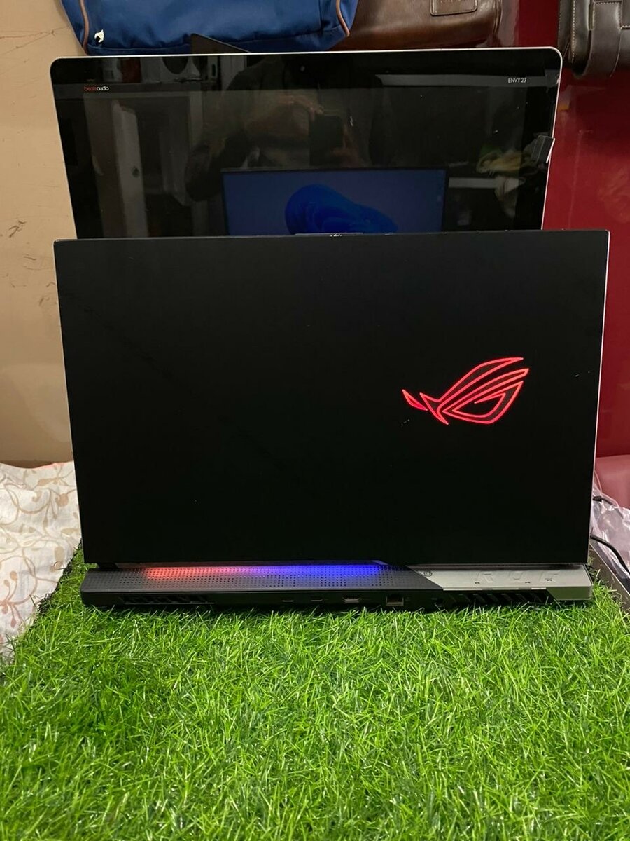Asus ROG  strix GAMING /GRAPHICS laptop CORE i9 SSD 1TB