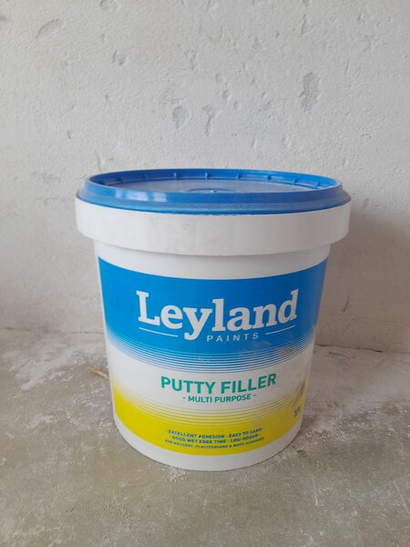 Leyland putty filler