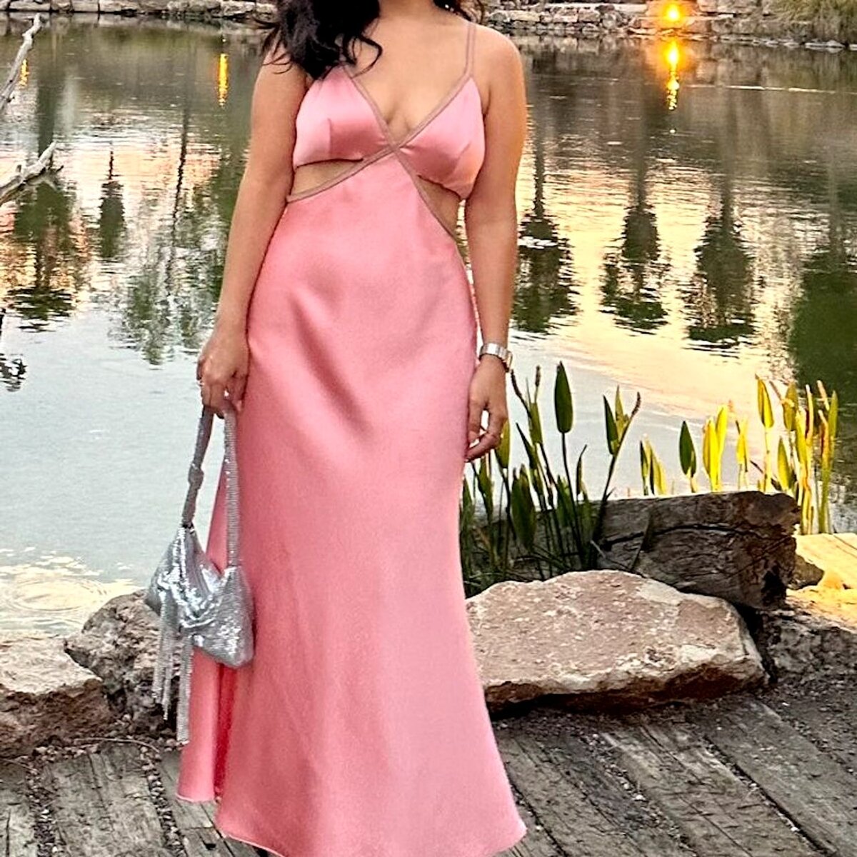 Robe satinée élégante rose