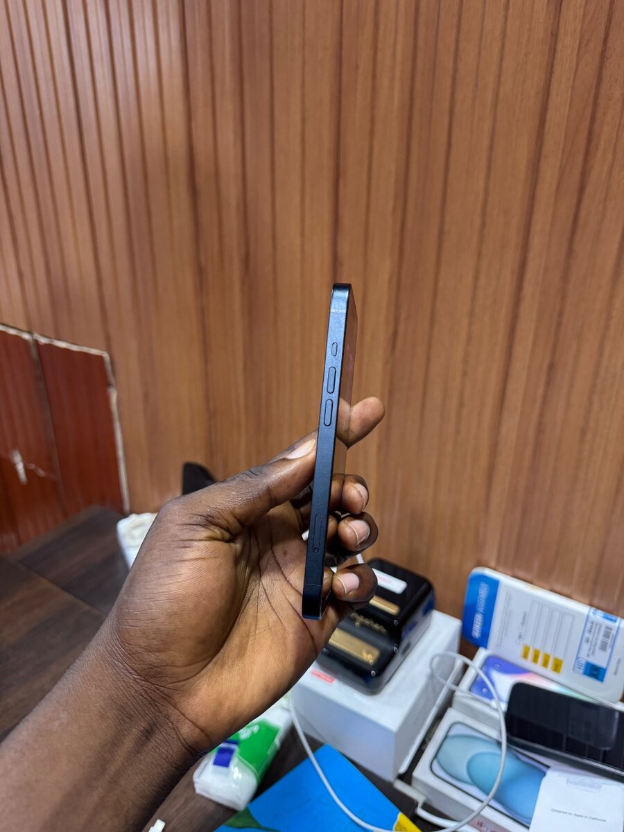 iPhone 13simple Casi neuf