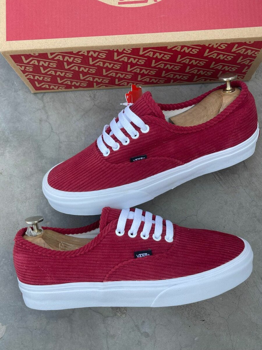 Chaussures Vans rouges en velours