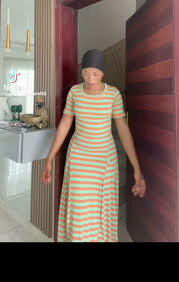 Robe Longue Rayée Élégante