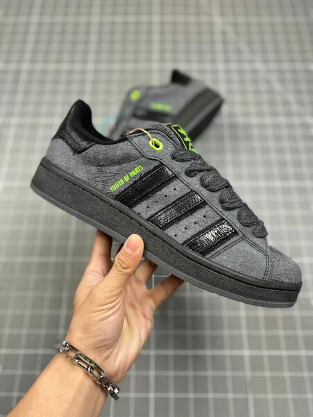 Adidas campus