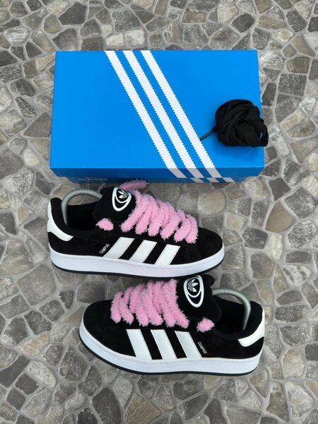 Chaussures de sport noires classiques