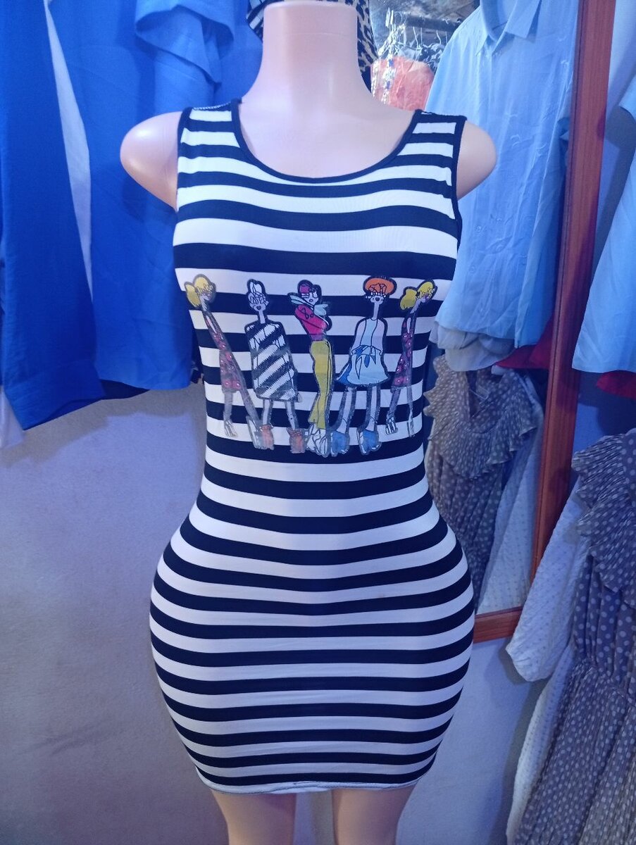 Robe rayée à motifs