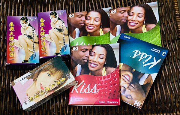 12 préservatifs + 3 lubrifiant