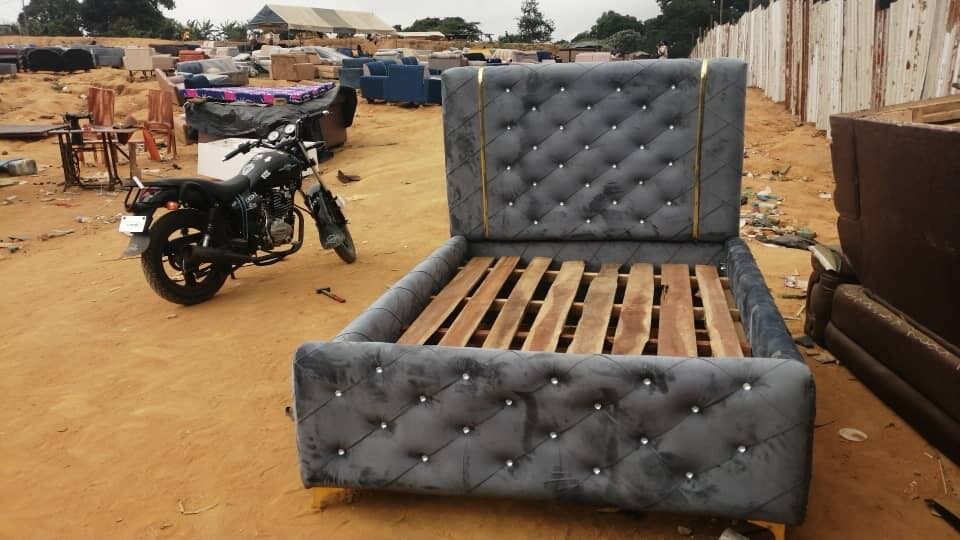 Lit rembourré design élégant