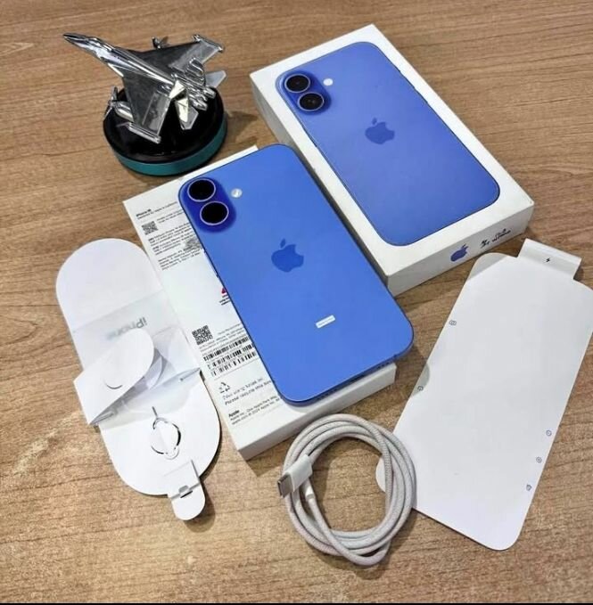 iPhone 16 bleu