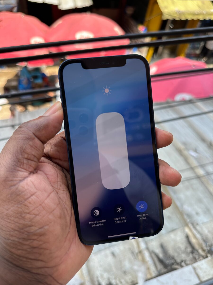 iPhone 12 Bleu 64 Go colis