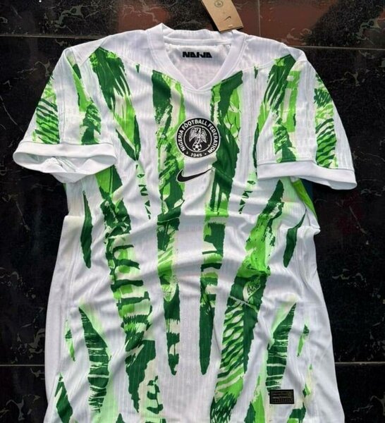Maillot de football vert-blanc