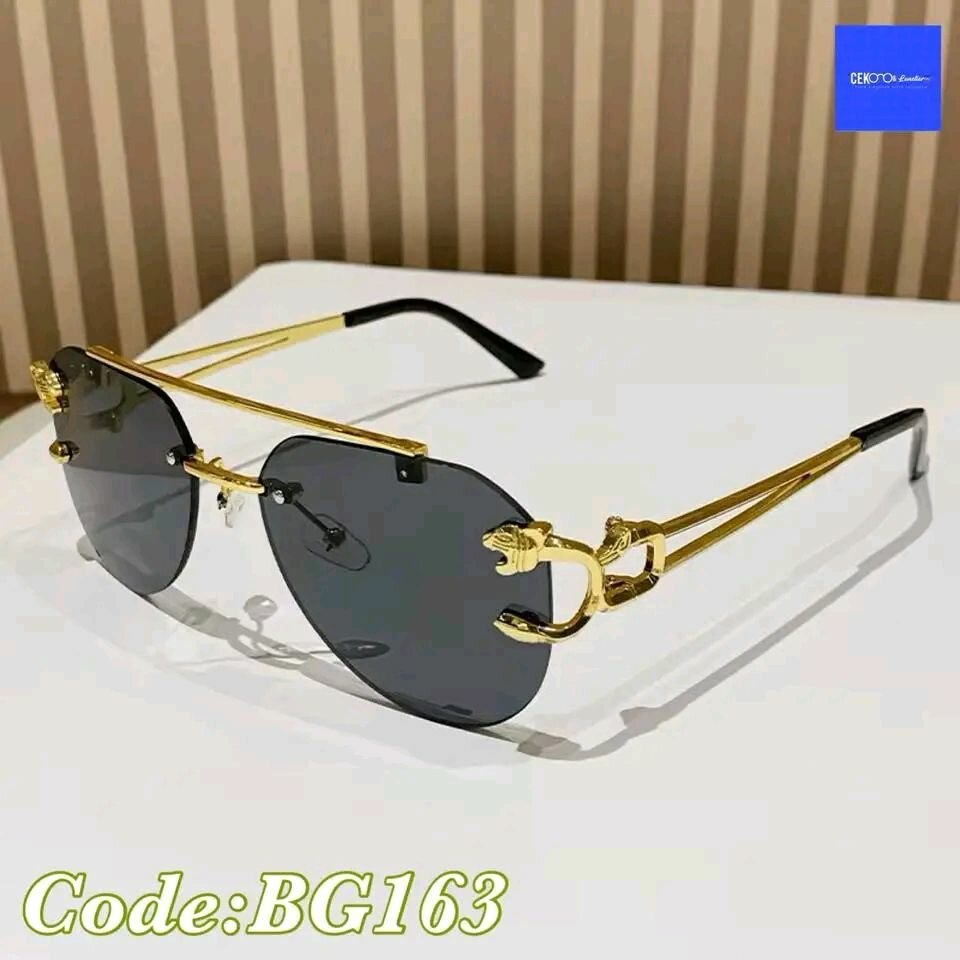 Lunettes de soleil élégantes dorées