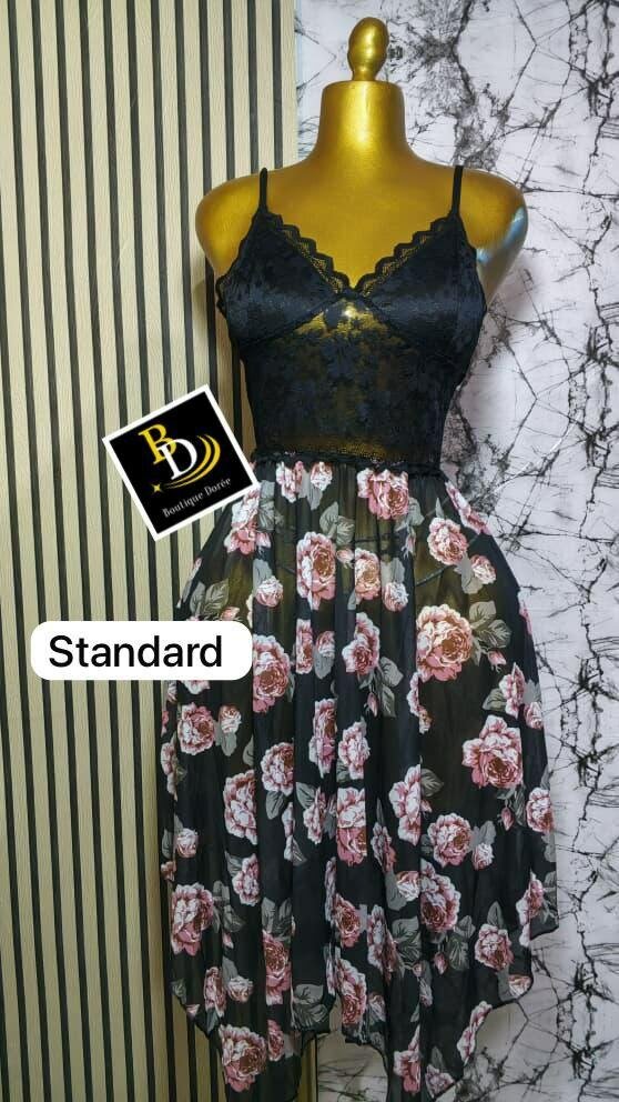 Robe noire à fleurs élégante