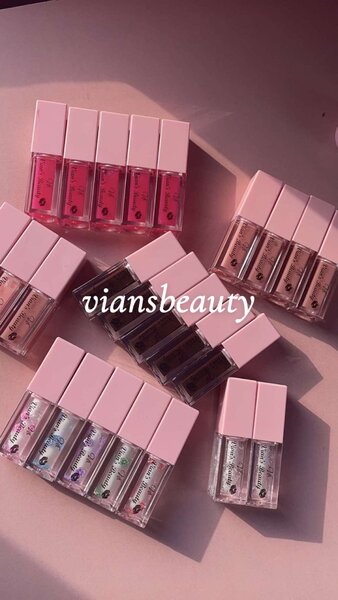 Hydrating lip gloss/mosturizer etc