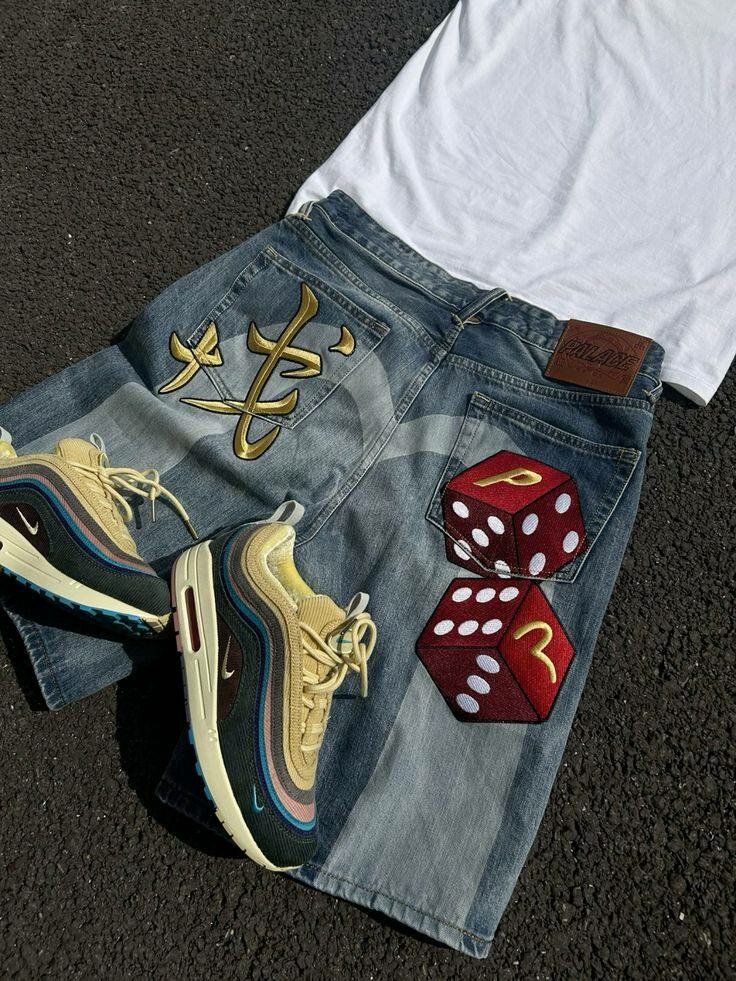 Shorts en jean avec dés brodés