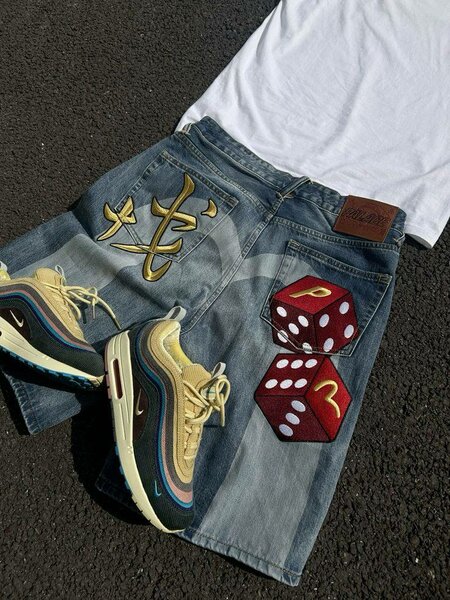 Shorts en jean avec dés brodés