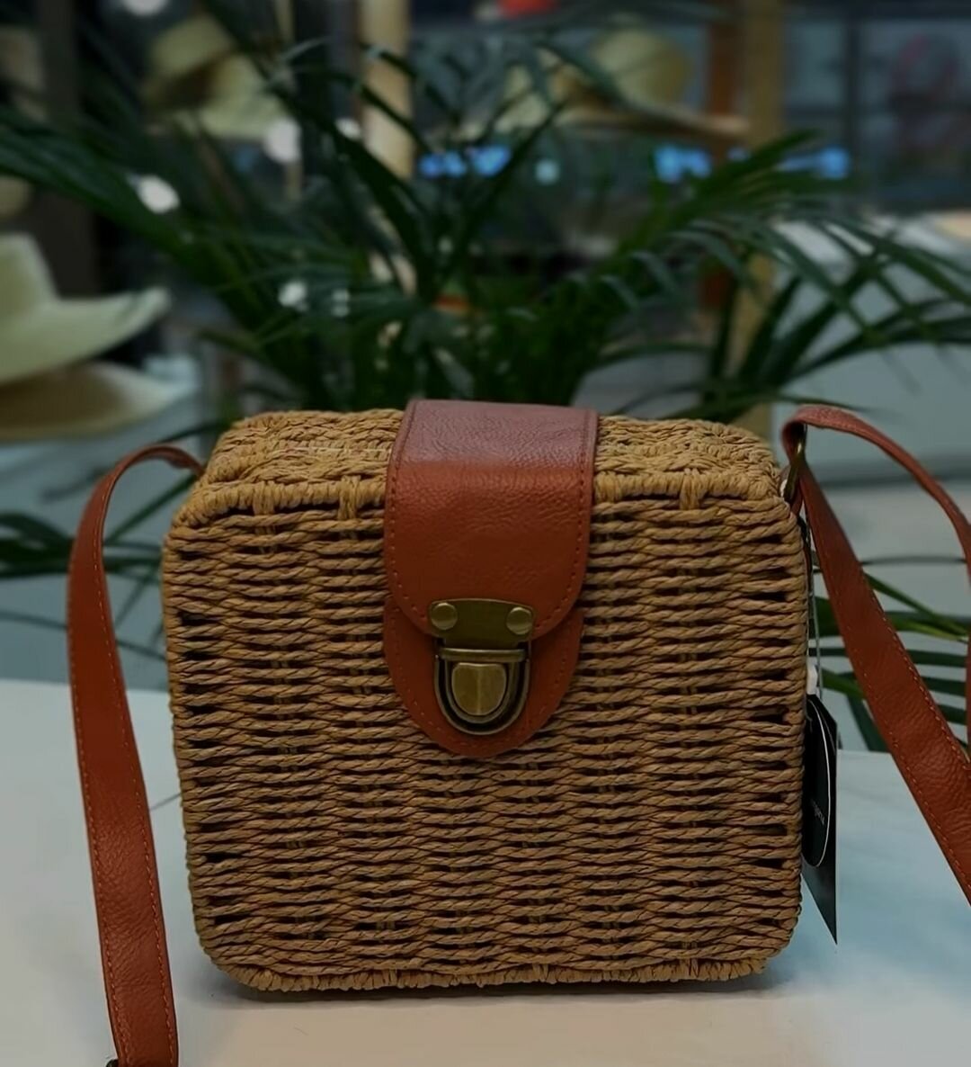 Сумочка плетёная.