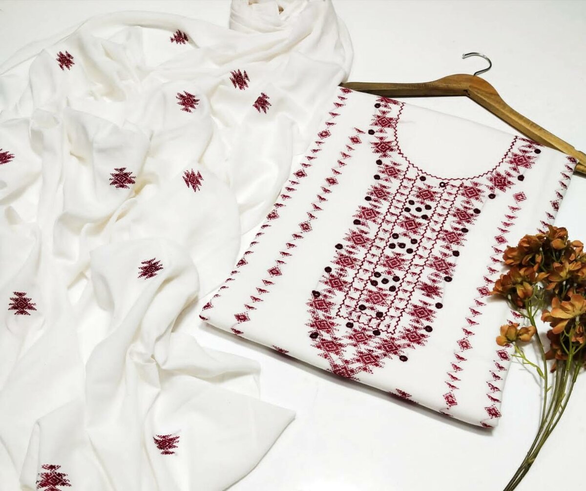 Beautiful embroidery pure lawn 3 pc,dc free