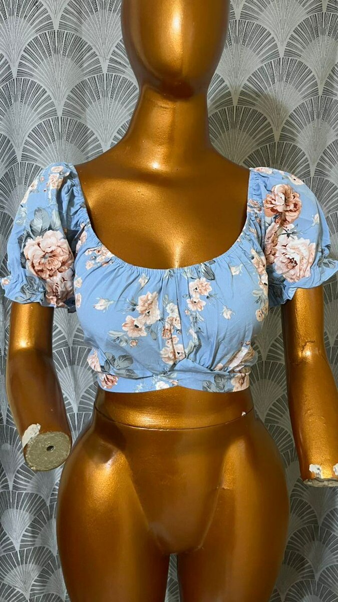 Haut floral à manches bouffantes