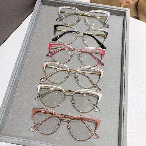 Colormatic glasses