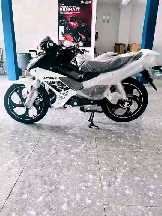 Moto Apsonic sportive design