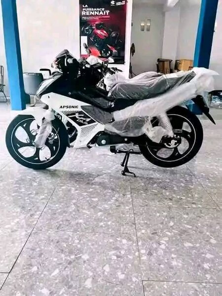 Moto Apsonic sportive design