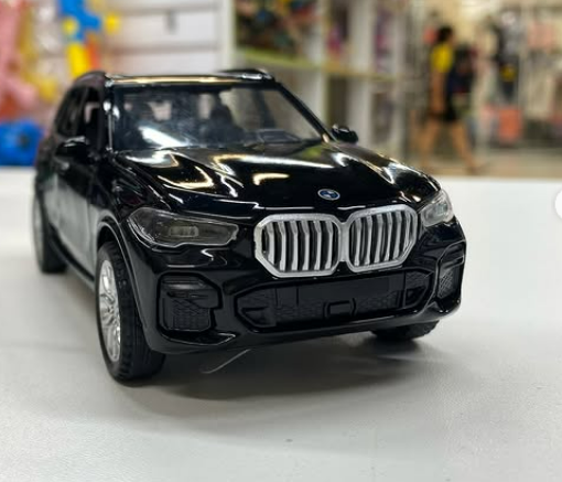 Каждая машинка тщательно детализирована, что делает их не просто игрушками, а настоящими предметами коллекционирования. Эти модели могут заинтересовать не только детей, но и взрослых, увлеченных автомобильной тематикой