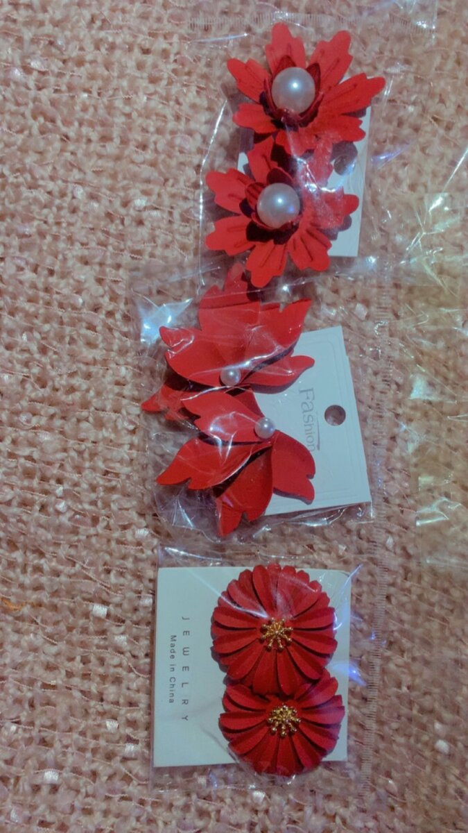 Boucle d'oreille fleur rouges